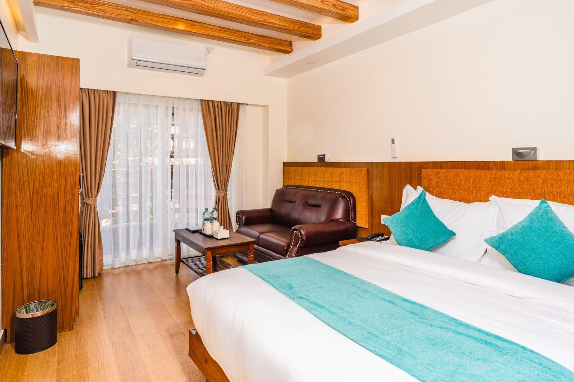 Pokhara Alpine And Springs Hotel Exterior foto