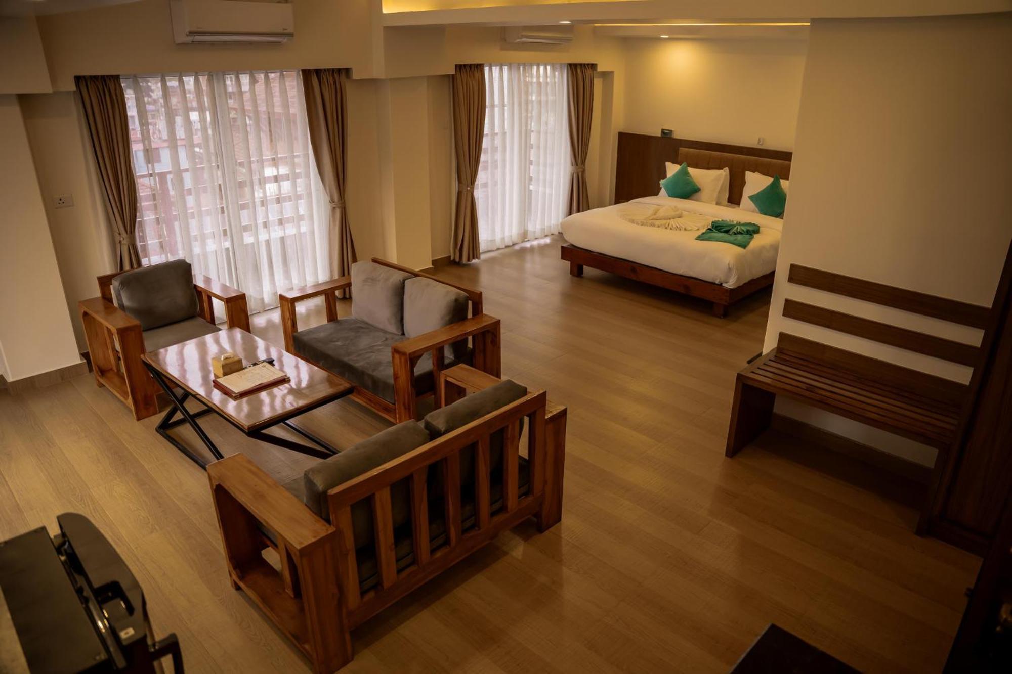 Pokhara Alpine And Springs Hotel Exterior foto