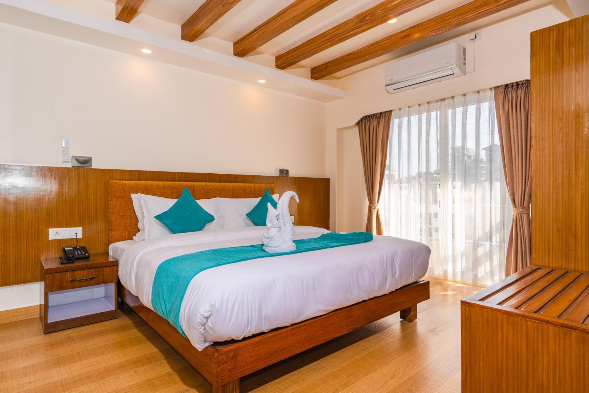 Pokhara Alpine And Springs Hotel Exterior foto