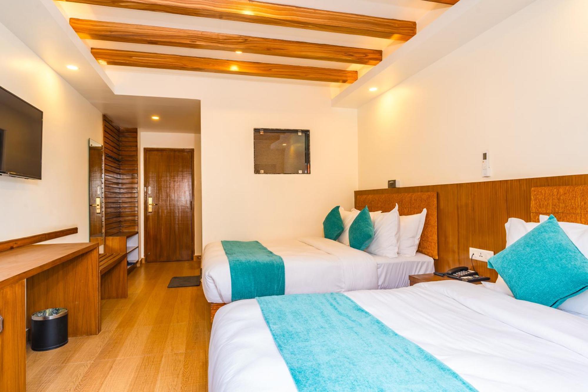 Pokhara Alpine And Springs Hotel Exterior foto