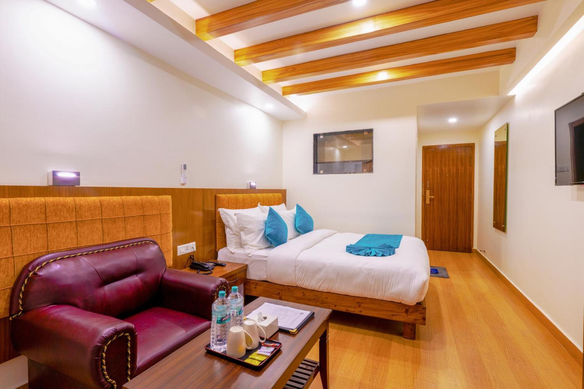 Pokhara Alpine And Springs Hotel Exterior foto