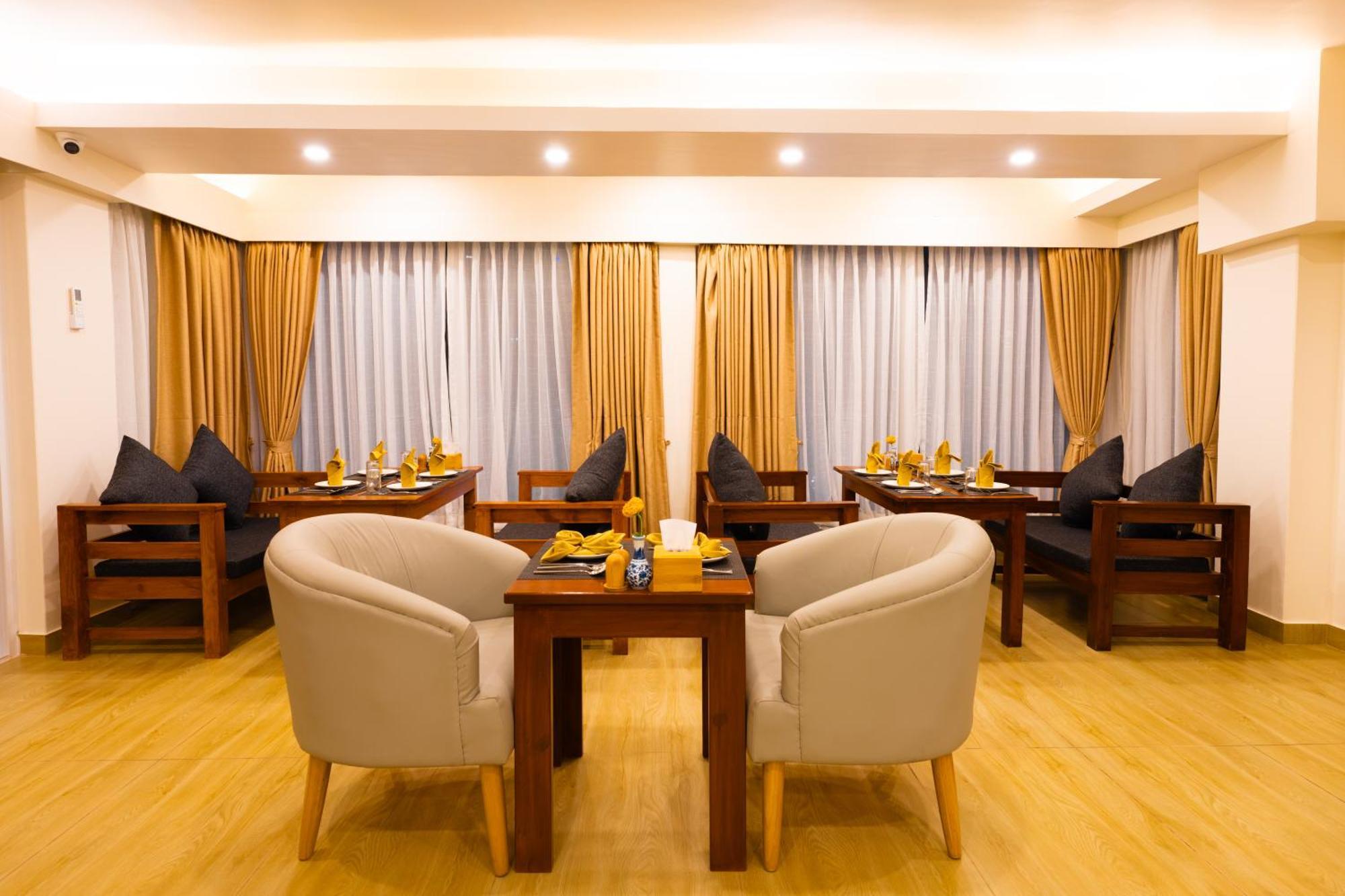 Pokhara Alpine And Springs Hotel Exterior foto