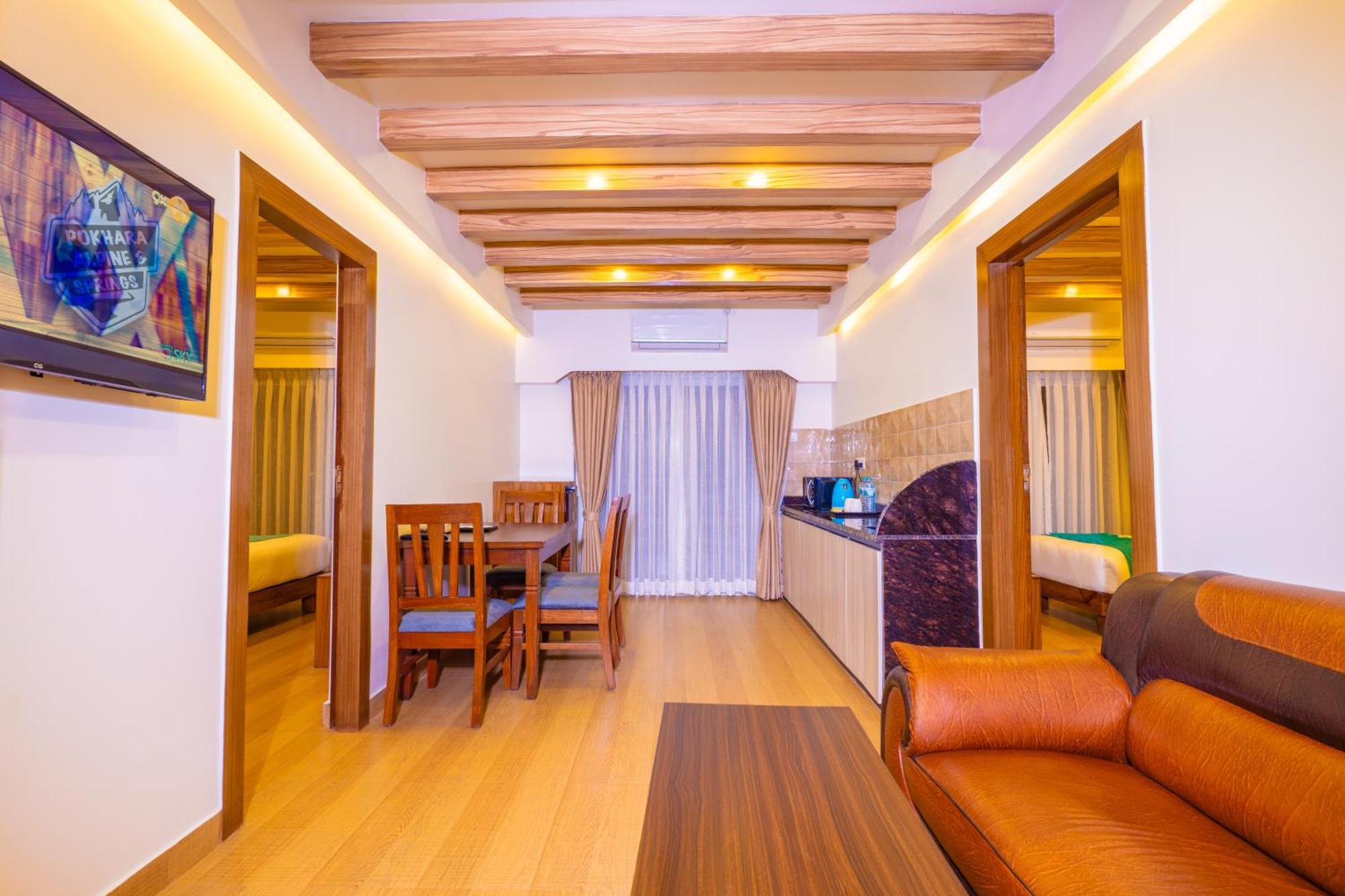 Pokhara Alpine And Springs Hotel Exterior foto