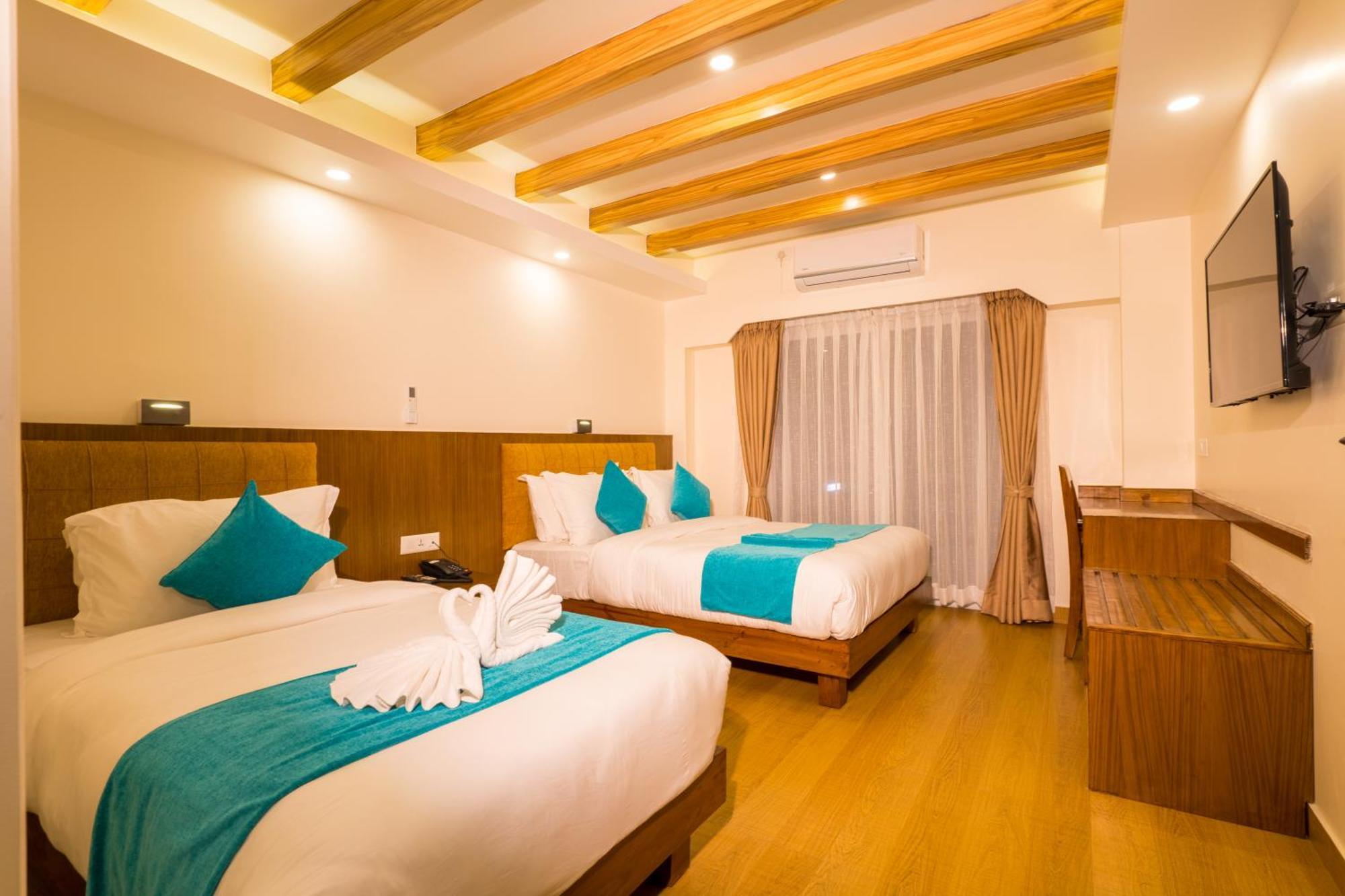Pokhara Alpine And Springs Hotel Exterior foto