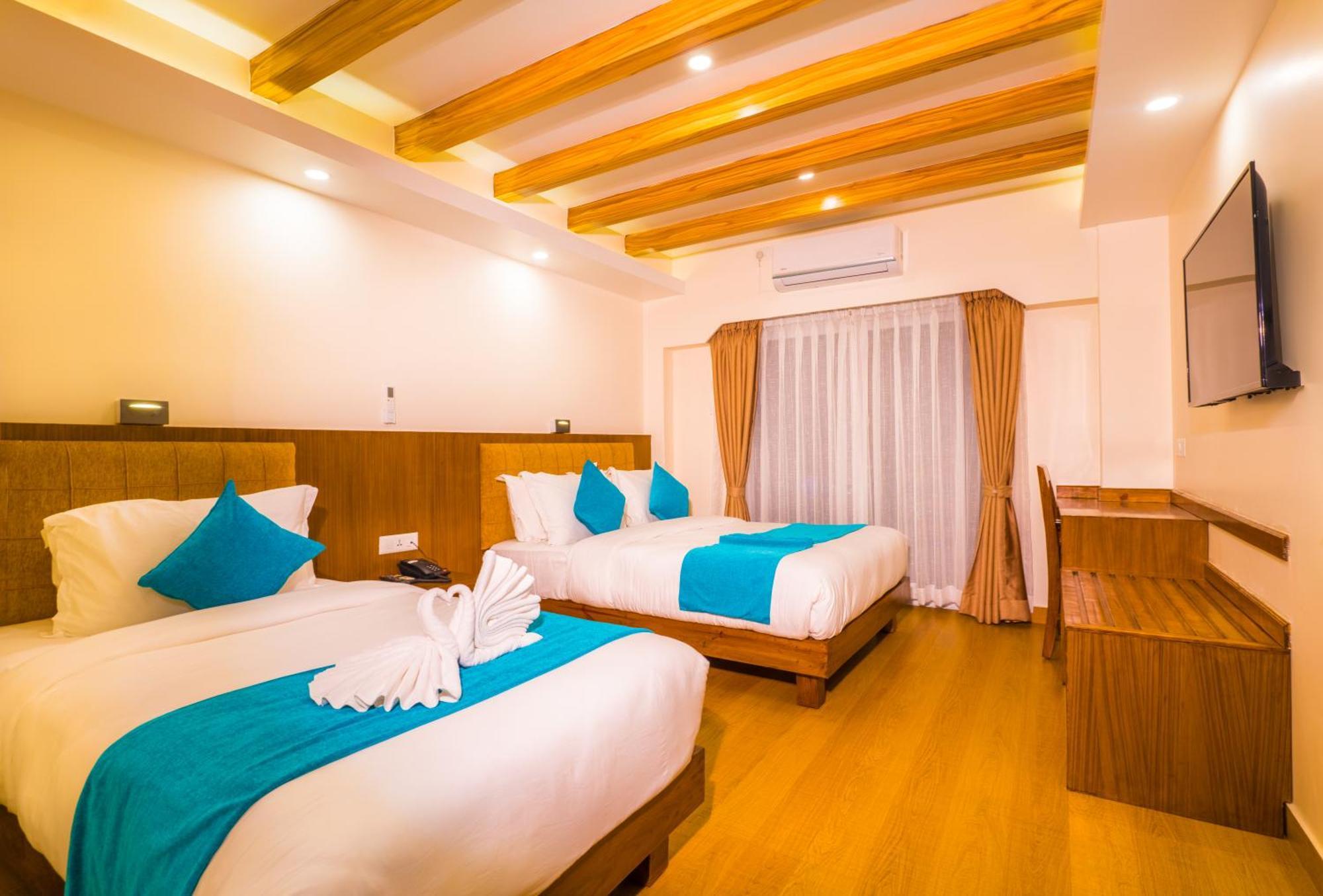 Pokhara Alpine And Springs Hotel Exterior foto