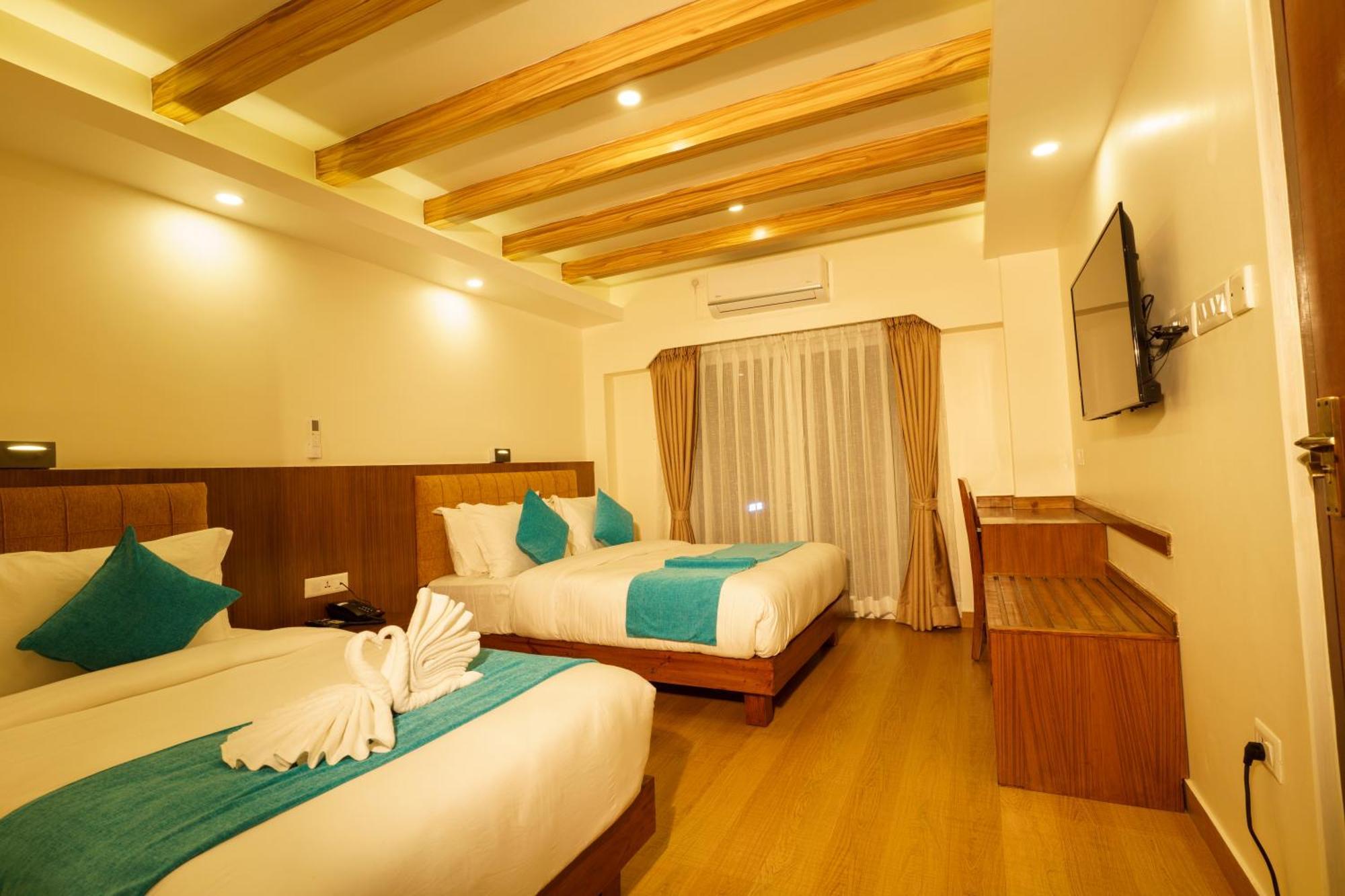 Pokhara Alpine And Springs Hotel Exterior foto